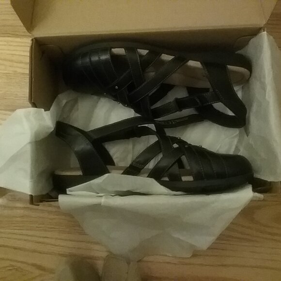Clarks Shoes - Clark's Elizabelle Sea Black Leather Sandals, New in box with tags, 7.5 W
